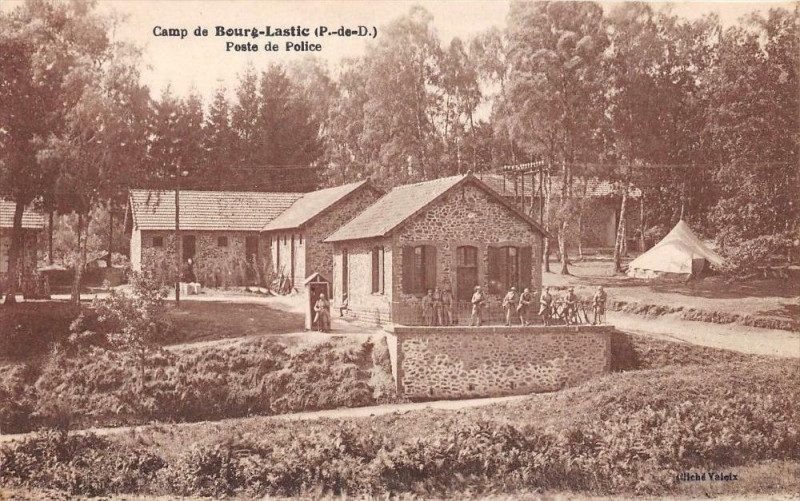 Carte postale ancienne Camp De Bourg Lastic à Lastic