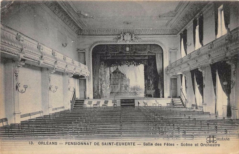Carte postale ancienne Orleans Pensionnat De Sainte-Euverte Salle Des Fetes Scene Orchestre à Orléans