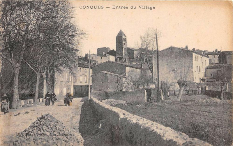 Carte postale ancienne Conques Entree Du Village