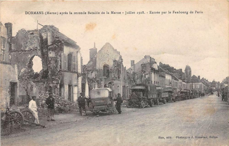 Carte postale ancienne 51 Dormans Entree Par Le Faubourg De Paris