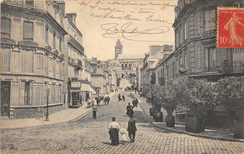 Carte postale ancienne Pontoise La Rue Thiers à Pontoise