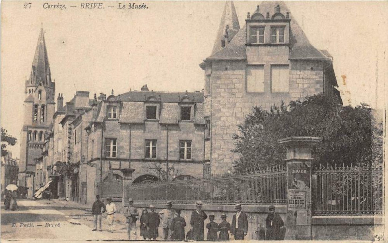 Carte postale ancienne Brive Le Musee (animée