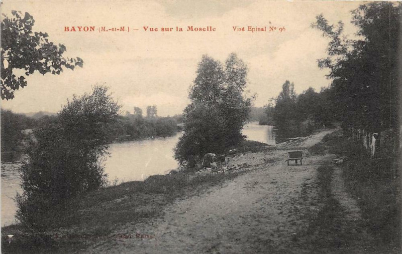 Carte postale ancienne Bayon Vue Sur La Moselle à Bayon