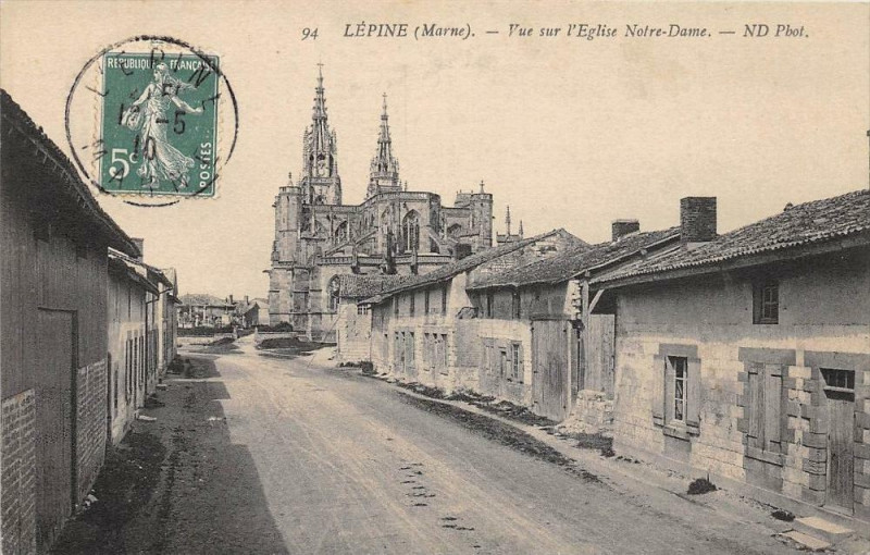 Carte postale ancienne Lepine Vue Sur L'Eglise Notre Dame