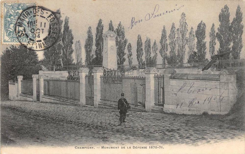 Carte postale ancienne Champigny Monument De La Defense (dos non divisé)