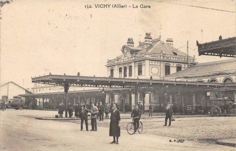 Carte postale ancienne Vichy La Gare à Vichy
