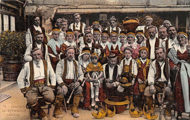 Carte postale ancienne Costumes De Bethmale (frais de port offerts à Bethmale