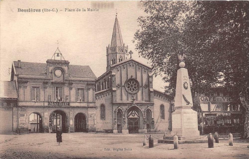 Carte postale ancienne Bessieres Place De La Mairie à Bessières