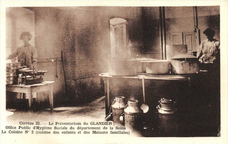 Carte postale ancienne Preventorium Du Glandier La Cuisine