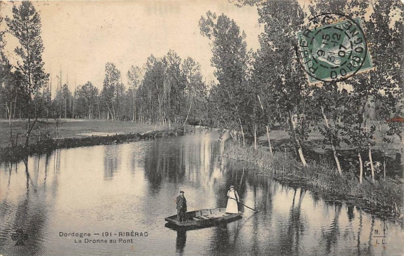 Carte postale ancienne Riberac La Dronne Au Pont à Ribérac