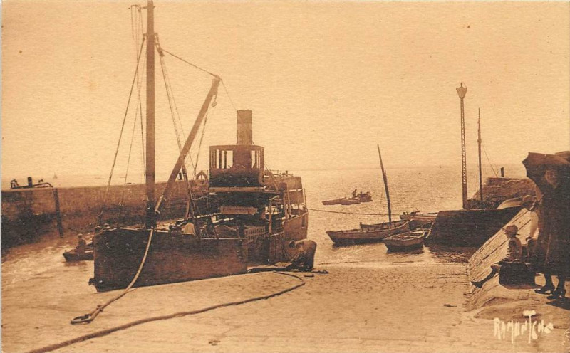Carte postale ancienne Ile d'Oléron - Quai du Château au Château-d'Oléron