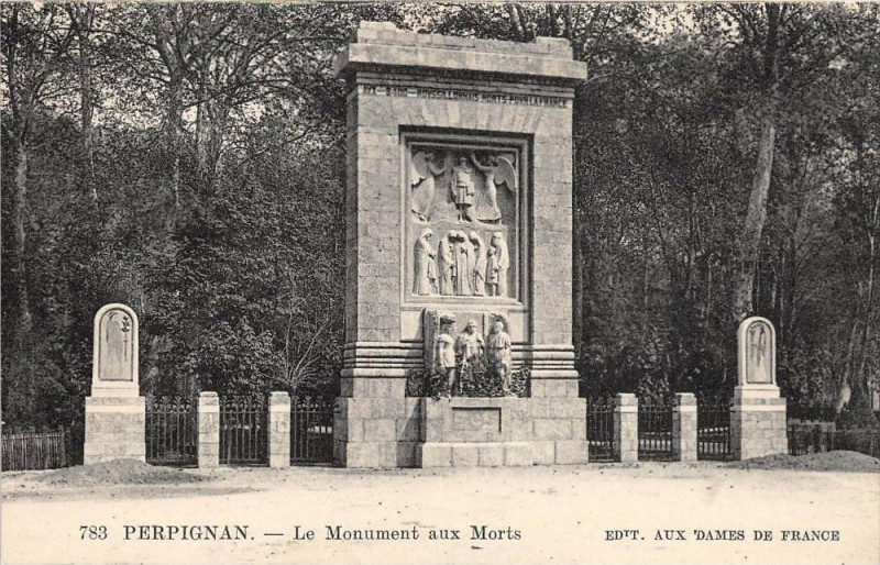Carte postale ancienne Perpignan Le Monument Aux Morts à Perpignan