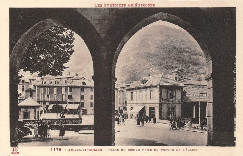 Carte postale ancienne Ax Les Thermes Place Du Breilh  (frais de port offert à Ax-les-Thermes