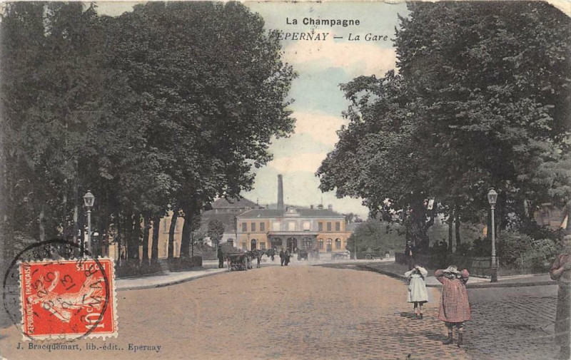 Carte postale ancienne Epernay La Gare à Épernay