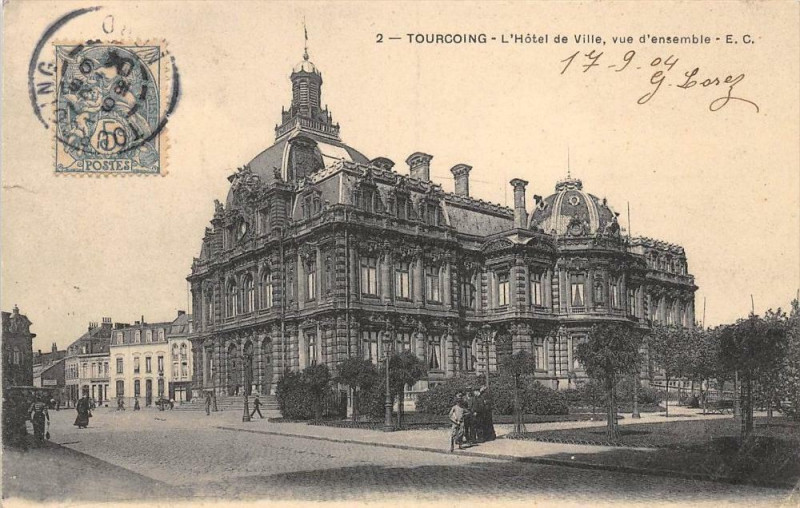 Carte postale ancienne L'Hôtel de Ville, vue d'ensemble à Tourcoing