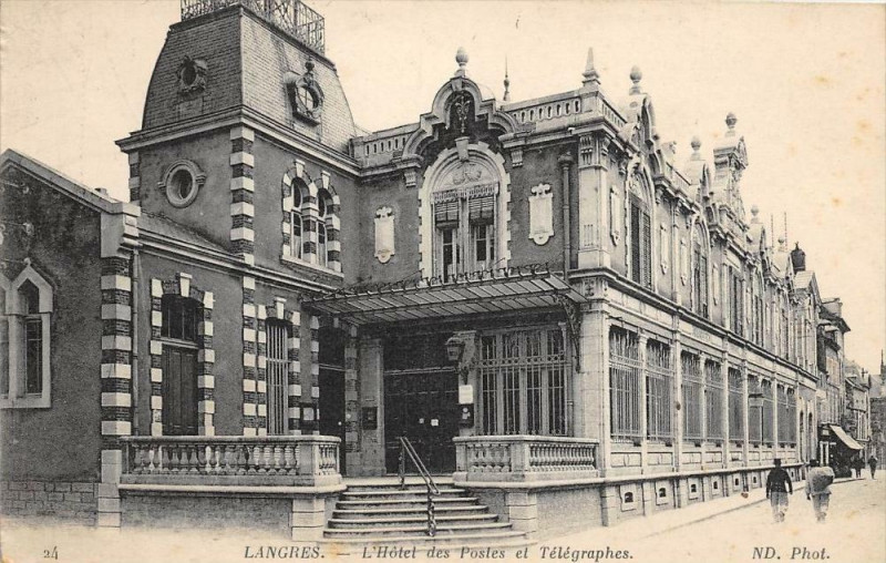 Carte postale ancienne Langres L'Hotel Des Postes à Langres