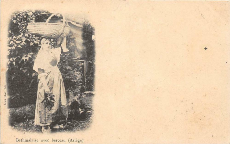 Carte postale ancienne Bethmalaise Avec Berceau (dos non divisé)