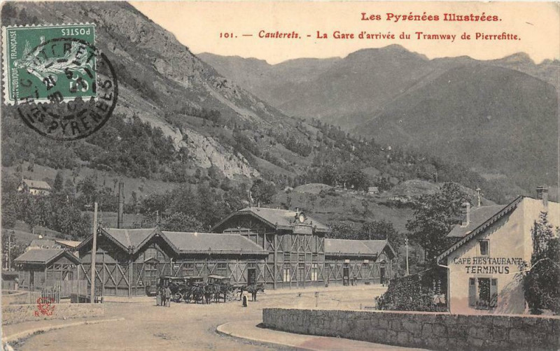 Carte postale ancienne Cauterets La Gare D'Arrivee Du Tramway De Pierrefitte à Cauterets