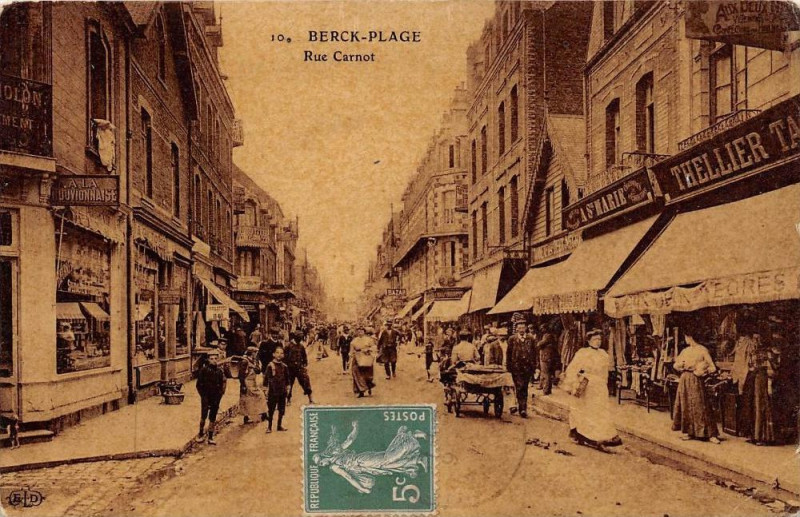 Carte postale ancienne Berck Plage Rue Carnot (cpa glacée à Berck