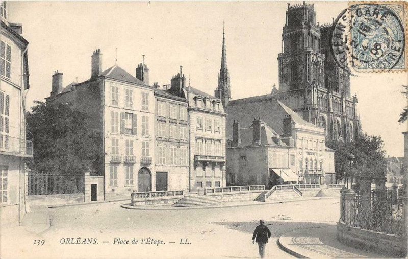 Carte postale ancienne Orleans Place De L'Etape à Orléans