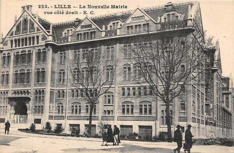 Carte postale ancienne Lille La Nouvelle Mairie Vue Cote Droit à Lille