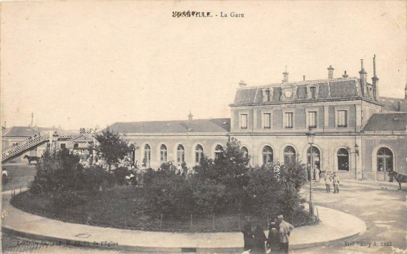 Carte postale ancienne Luneville La Gare à Lunéville