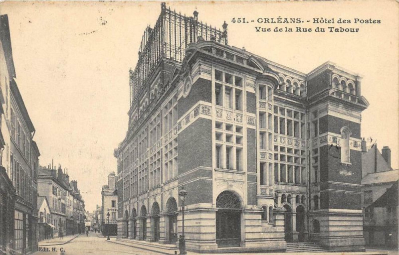 Carte postale ancienne Orleans Hotel Des Postes Vue De La Rue Du Tabour à Orléans