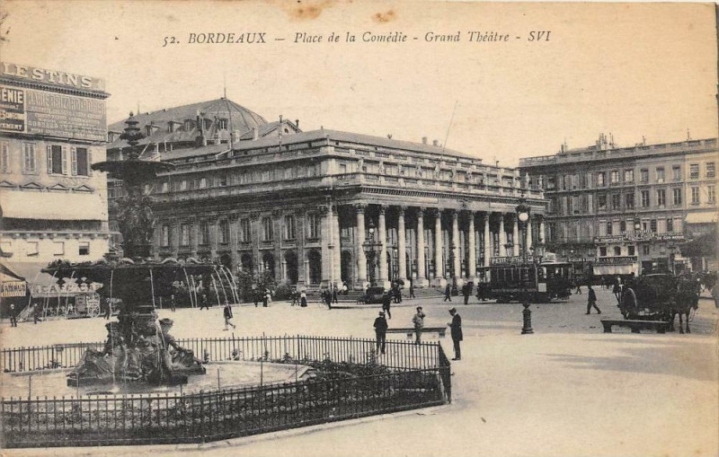 Carte postale ancienne Bordeaux Place De La Comedie à Bordeaux