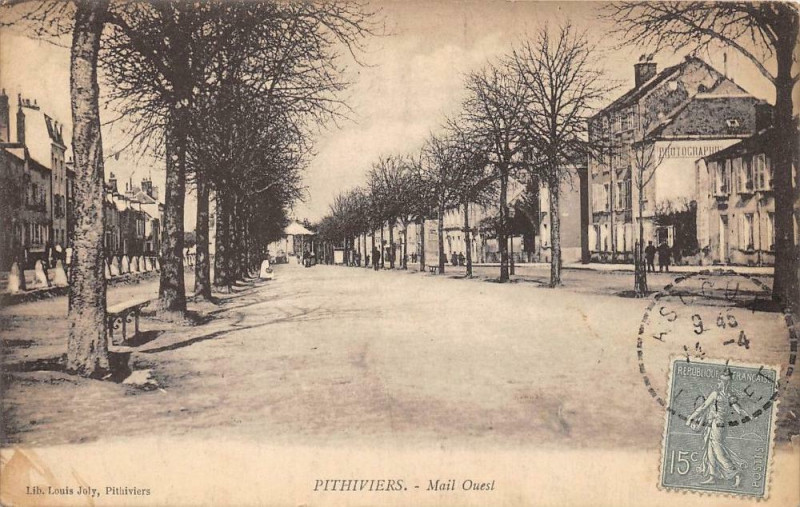 Carte postale ancienne Pithiviers Mail Ouest à Pithiviers