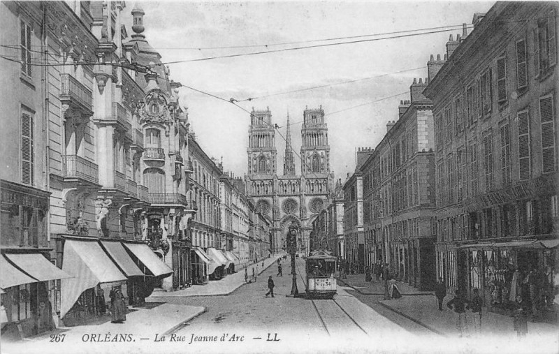 Carte postale ancienne Orleans La Rue Jeanne D'Arc à Orléans