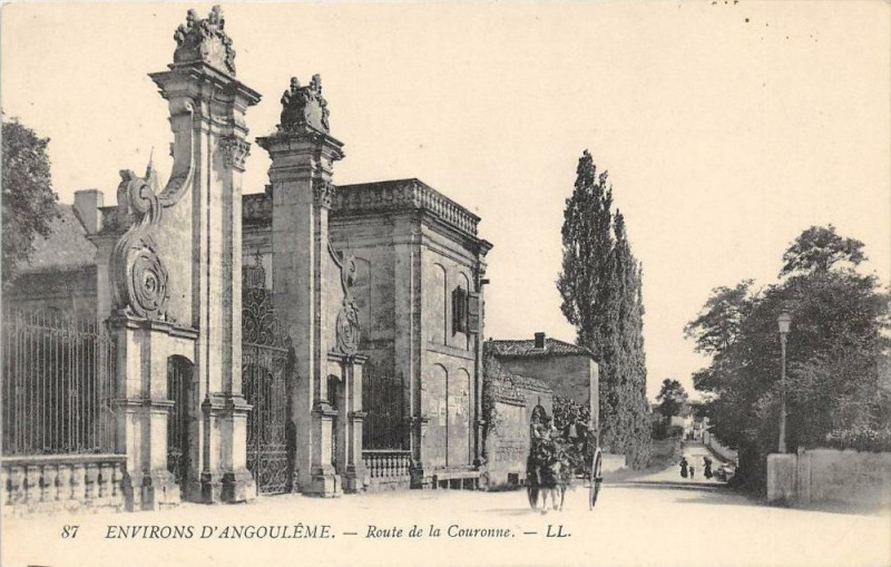 Carte postale ancienne Environs Angouleme Route De La Couronne à Angoulême