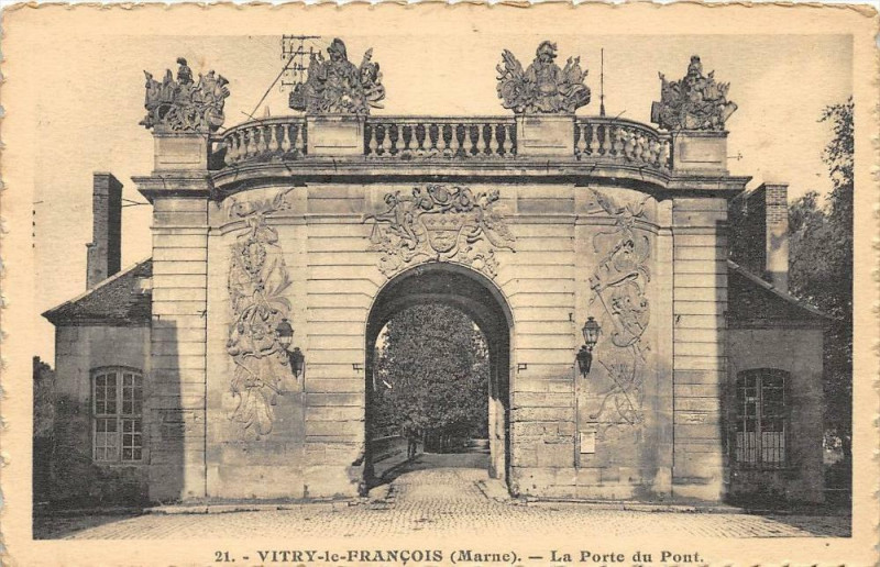 Carte postale ancienne Vitry Le Francois La Porte Du Pont