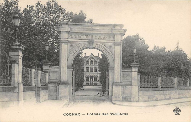 Carte postale ancienne Cognac L'Asile Des Vieillards à Cognac