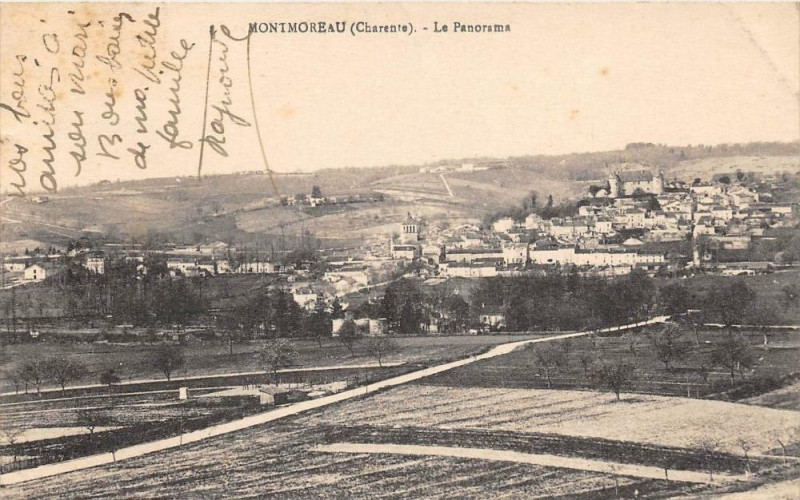 Carte postale ancienne Montmoreau Le Panorama à Montmoreau