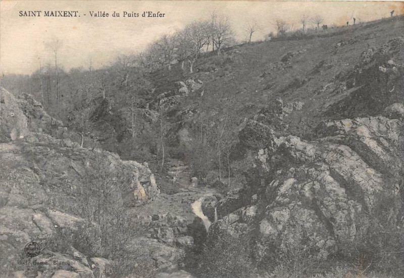 Carte postale ancienne Saint Maixent Vallee Du Puits D'Enfer
