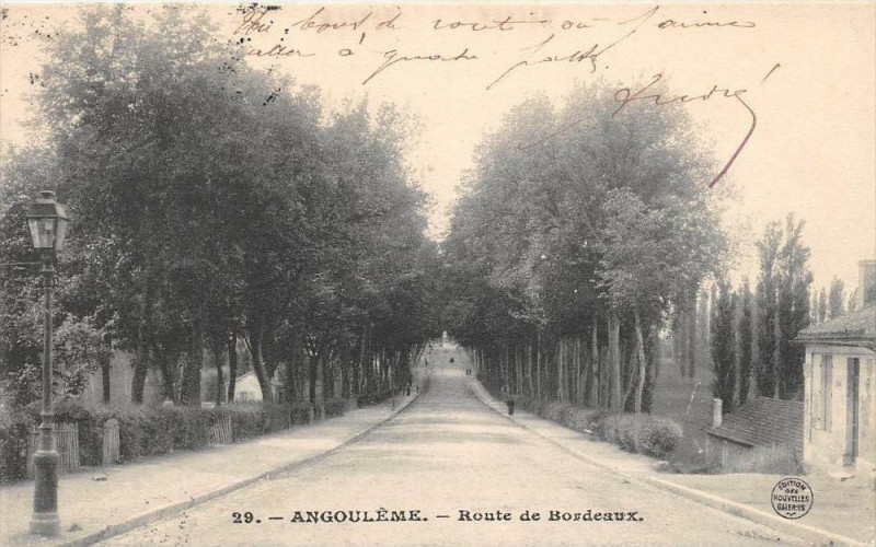 Carte postale ancienne Angouleme Route De Bordeaux à Angoulême