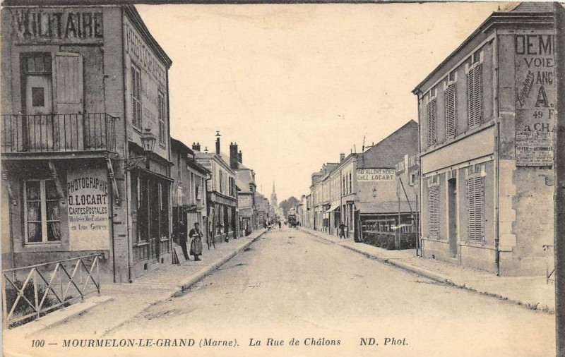 Carte postale ancienne Mourmelon Le Grand Rue De Chalons à Mourmelon-le-Grand