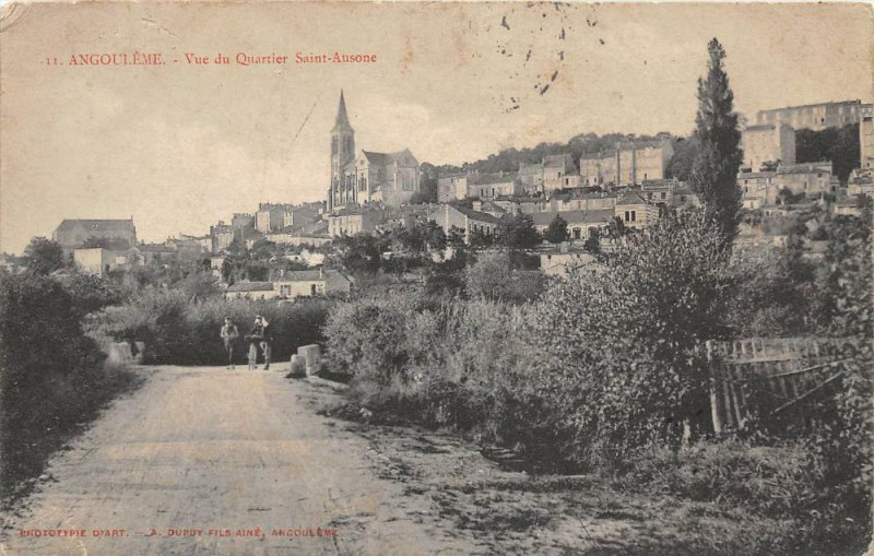 Carte postale ancienne Vue du Quartier Saint-Ausone à Angoulême