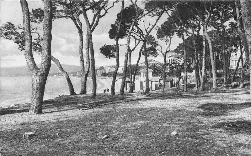 Carte postale ancienne Juan Les Pins La Plage