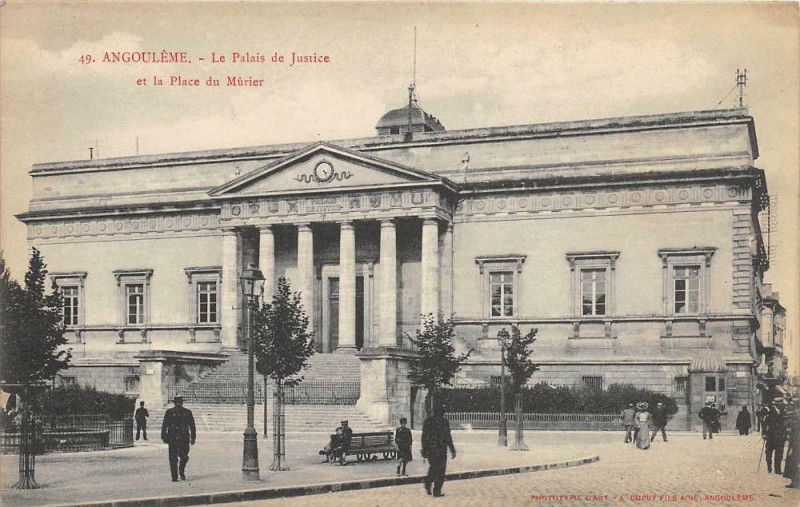 Carte postale ancienne Angouleme Palais De Justice Et Place Du Murier à Angoulême