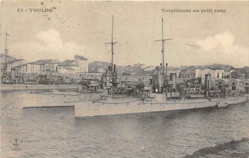 Carte postale ancienne Toulon Torpilleurs Au Petit Rang à Toulon