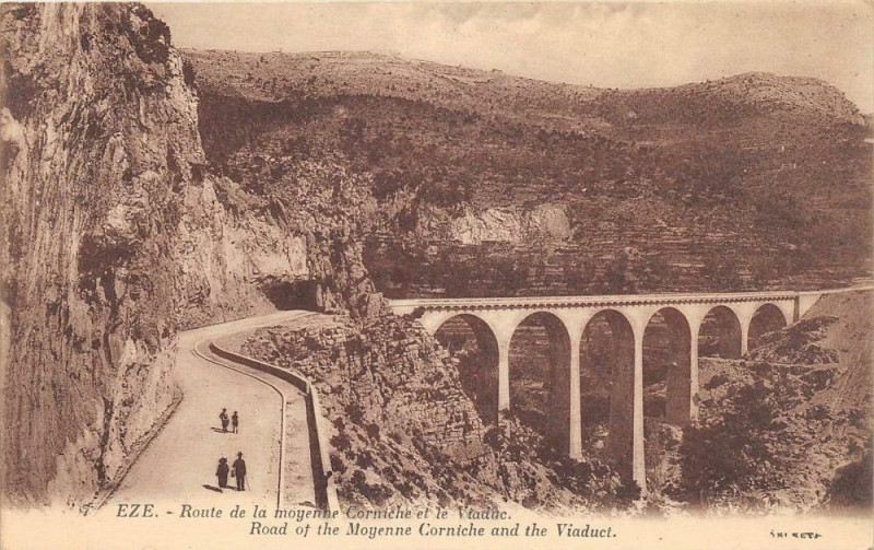 Carte postale ancienne Eze Route De La Moyenne Corniche à Èze