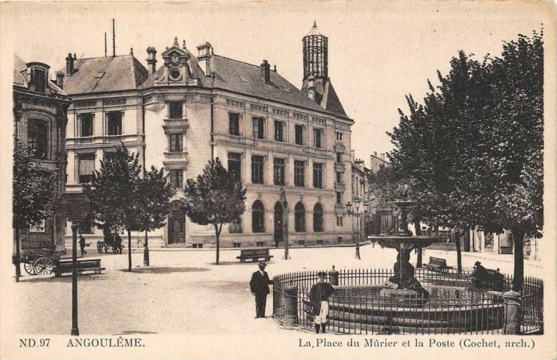 Carte postale ancienne Angouleme La Place Du Murier Et Poste à Angoulême