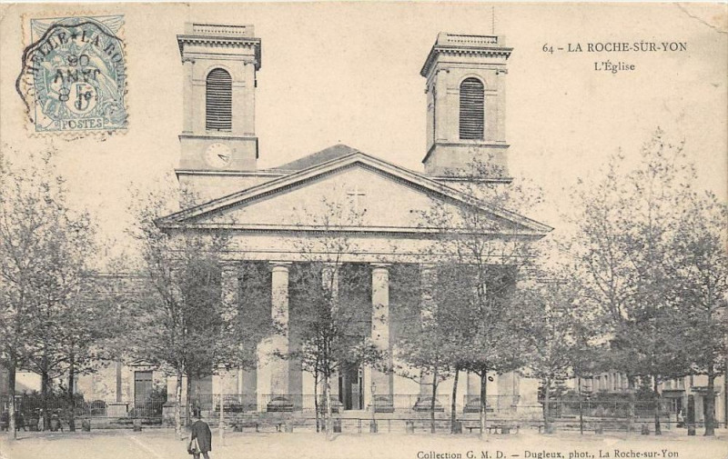 Carte postale ancienne La Roche Sur Yon L'Eglise à La Roche-sur-Yon