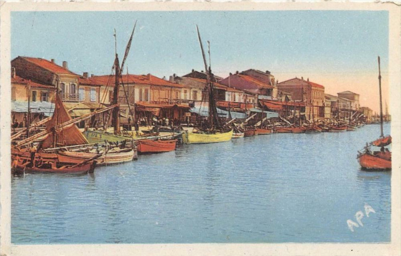 Carte postale ancienne Le Grau Du Roi Le Canal Entree Du Port au Grau-du-Roi