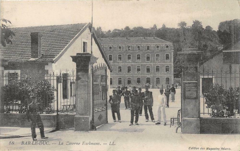 Carte postale ancienne La Caserne Exelmans à Bar-le-Duc
