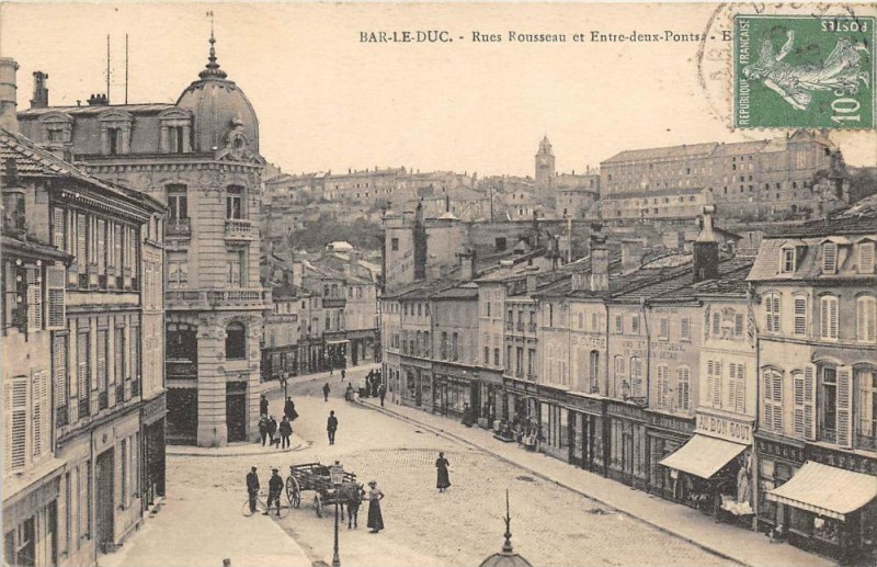 Carte postale ancienne Bar Le Duc La Rue Rousseau Entre Deux Ponts à Bar-le-Duc