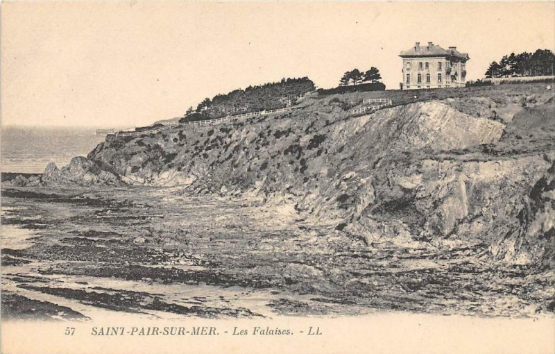 Carte postale ancienne St Pair Sur Mer Les Falaises