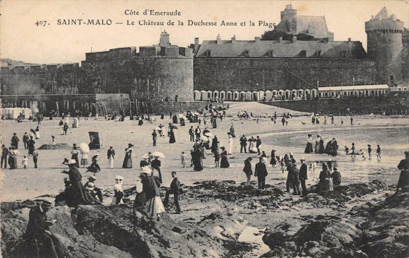 Carte postale ancienne Saint Malo Le Chateau Duchesse Anne à Saint-Malo