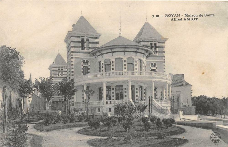 Carte postale ancienne Royan Maison Sante Amiot à Royan